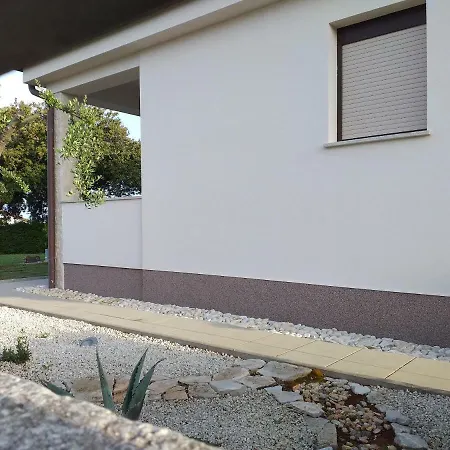 Bolt Apartment *