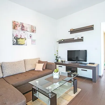 Bolt Apartment Pula